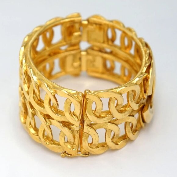 CHANEL CC Logo Cuff Bangle Bracelet 7" Gold Tone 96P Auth w/Box #785-237 - Picture 5 of 8